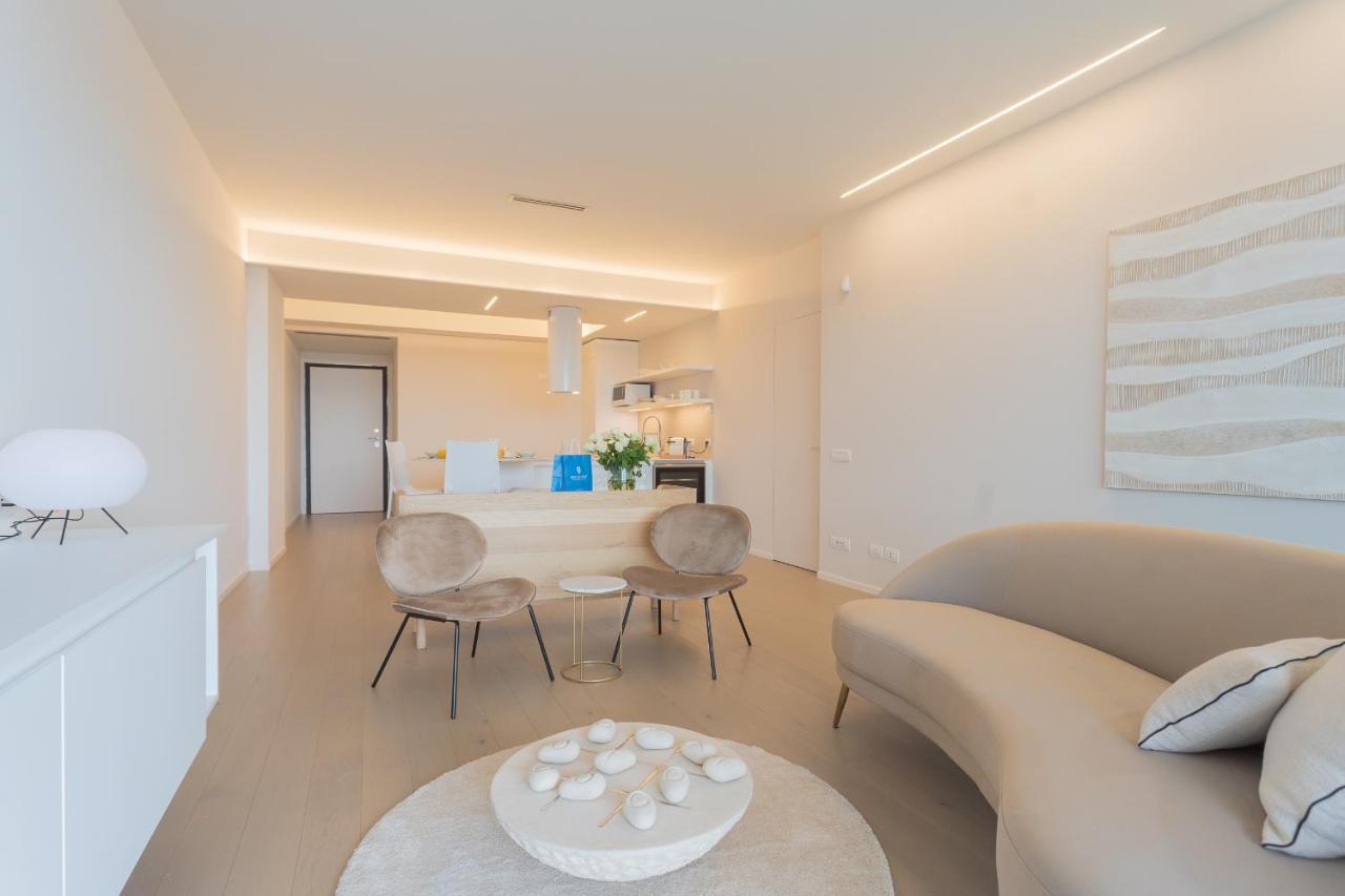 La Vista Bonita By Rent All Como Exterior photo